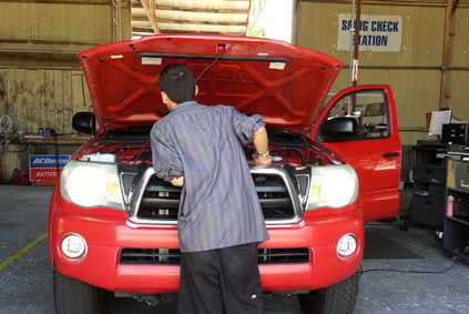 Diagnostic Mechanic Fixing problems in client's car